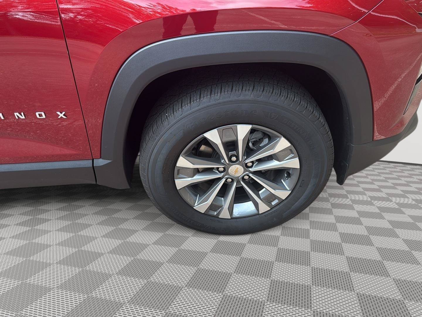 Used 2025 Chevrolet Equinox LT w/ Convenience Package II FWD image 16