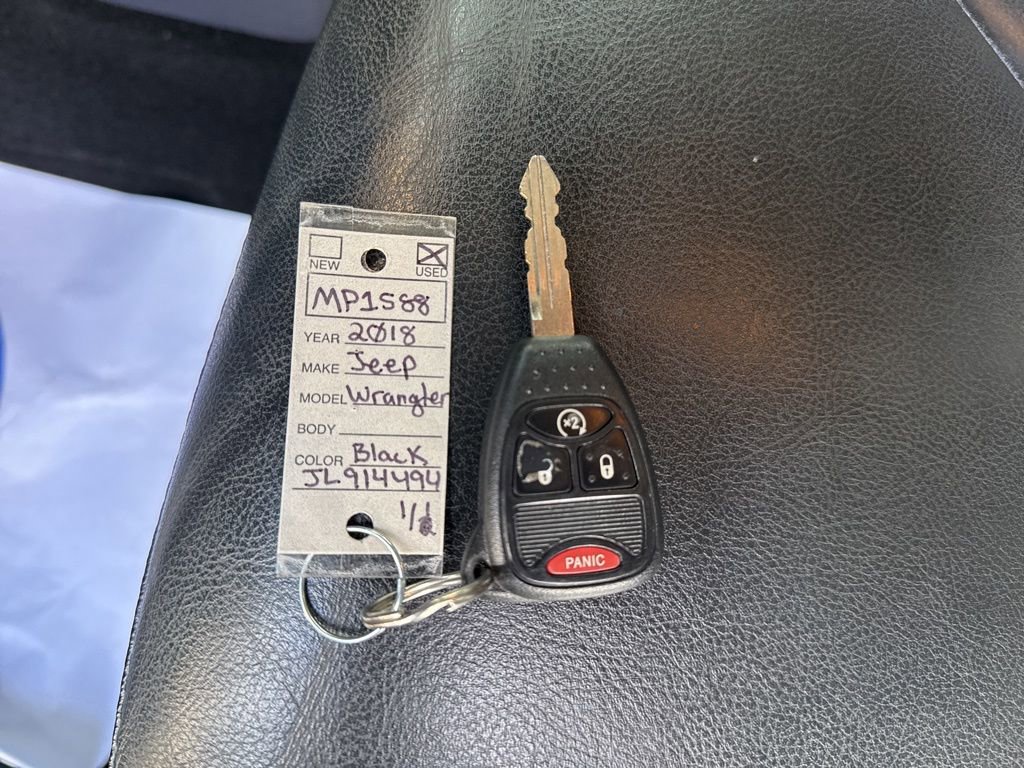 Used 2018 Jeep Wrangler Unlimited Sahara w/ Connectivity Group image 29