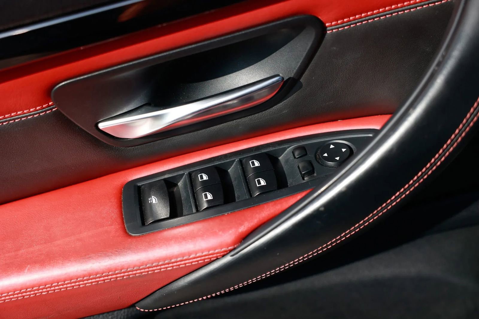 Used 2015 BMW M4 Convertible image 49