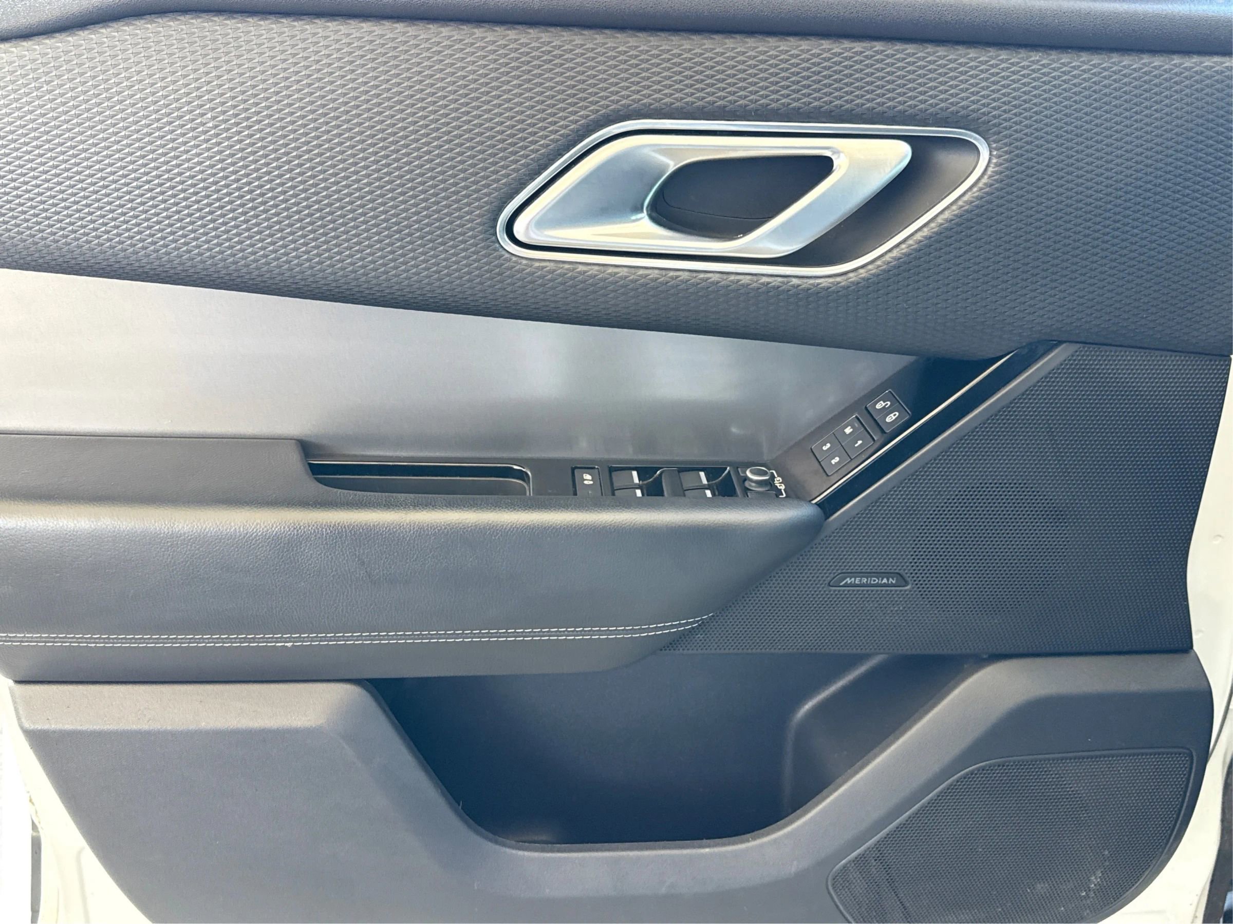 Used 2020 Land Rover Range Rover Velar S image 19