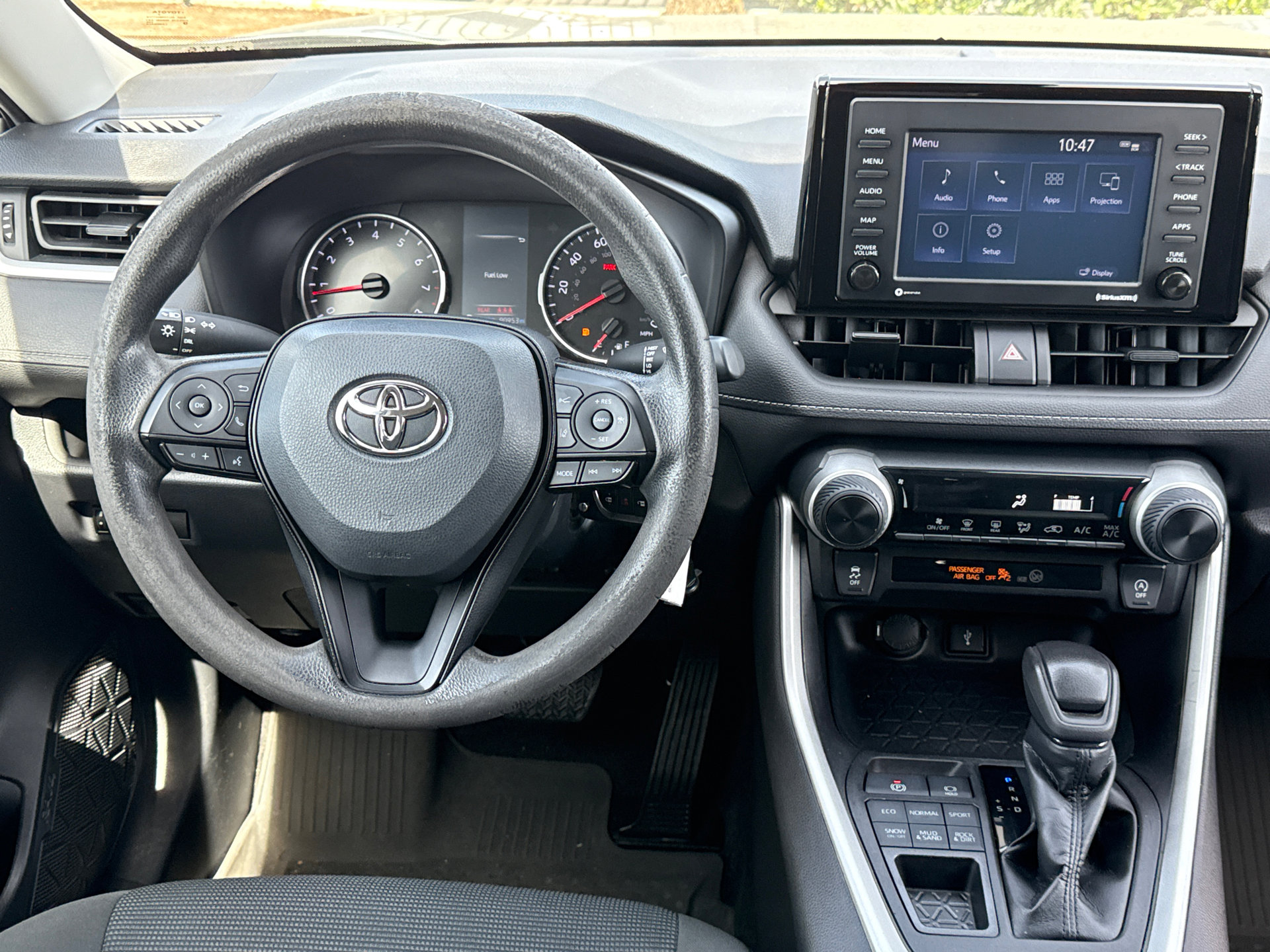 Used 2022 Toyota RAV4 LE image 19