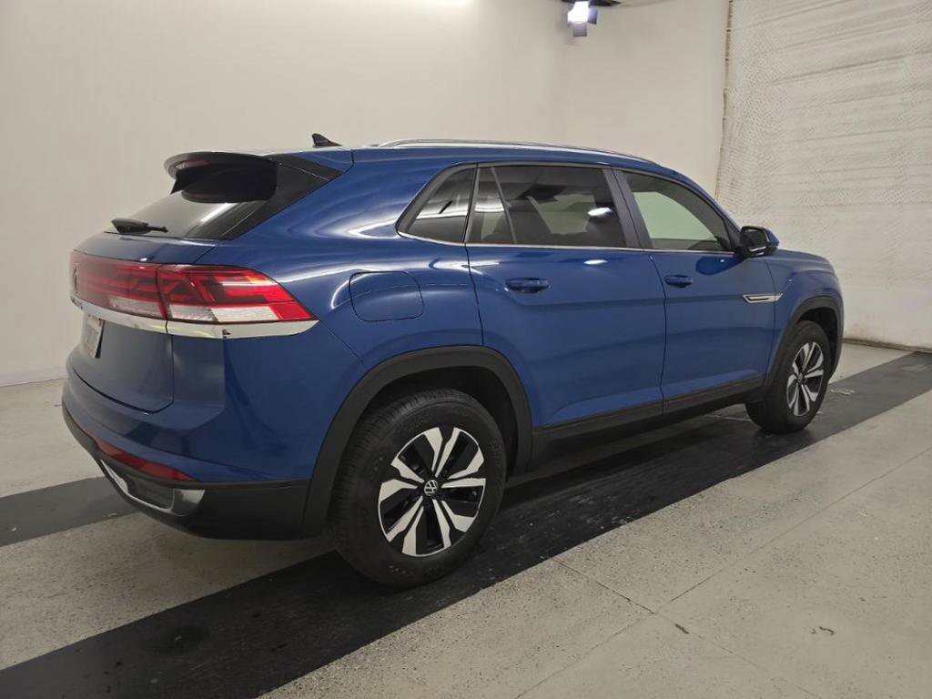 Used 2025 Volkswagen Atlas Cross Sport SE FWD image 2