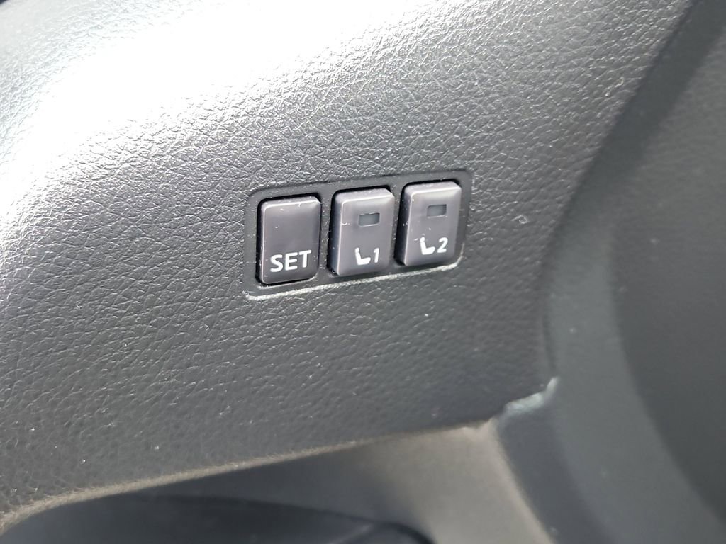 Used 2017 Nissan Rogue SL image 20