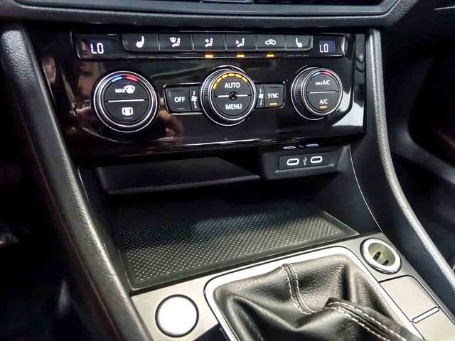 Used 2024 Volkswagen Jetta SE FWD image 23