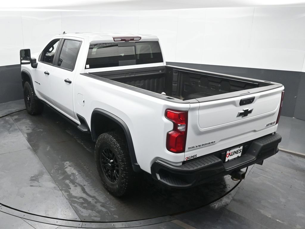 Used 2024 Chevrolet Silverado 2500 ZR2 w/ Technology Package image 44