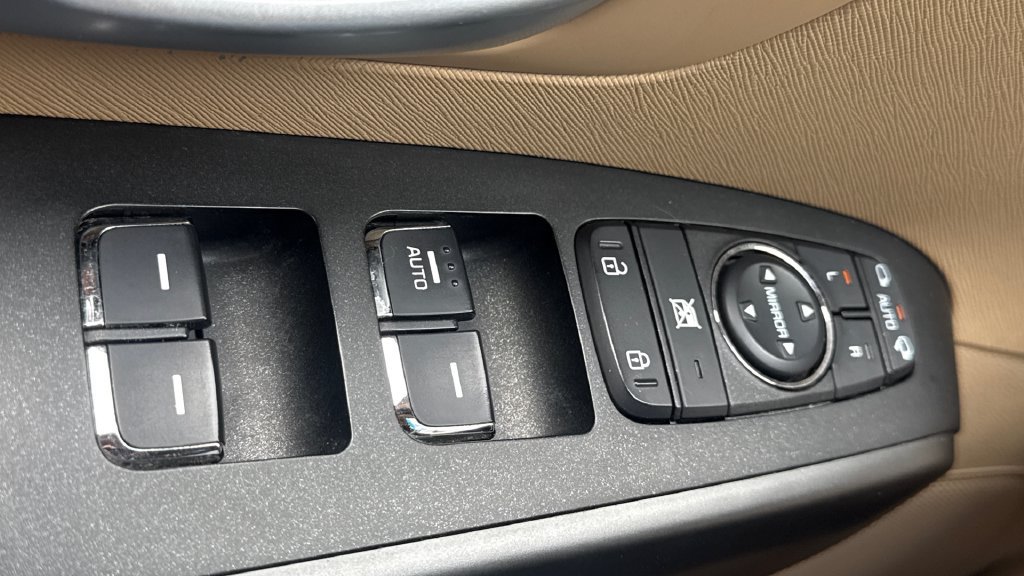 Used 2016 Kia Sedona LX w/ LX Convenience Package FWD image 33