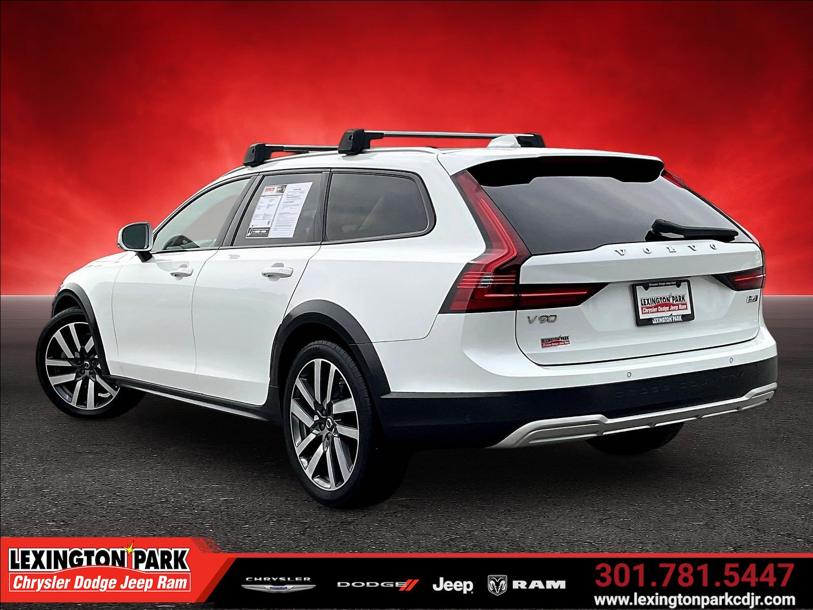 Used 2023 Volvo V90 B6 Cross Country Ultimate AWD/4WD image 4