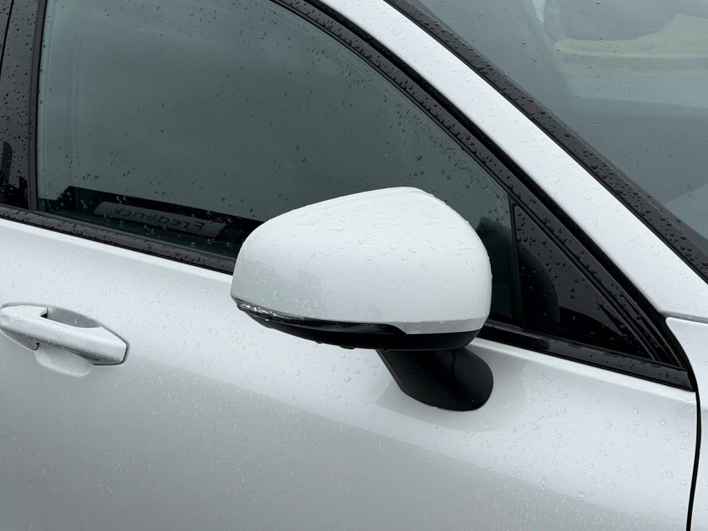 Certified 2025 Volvo V60 B5 Cross Country Plus image 10