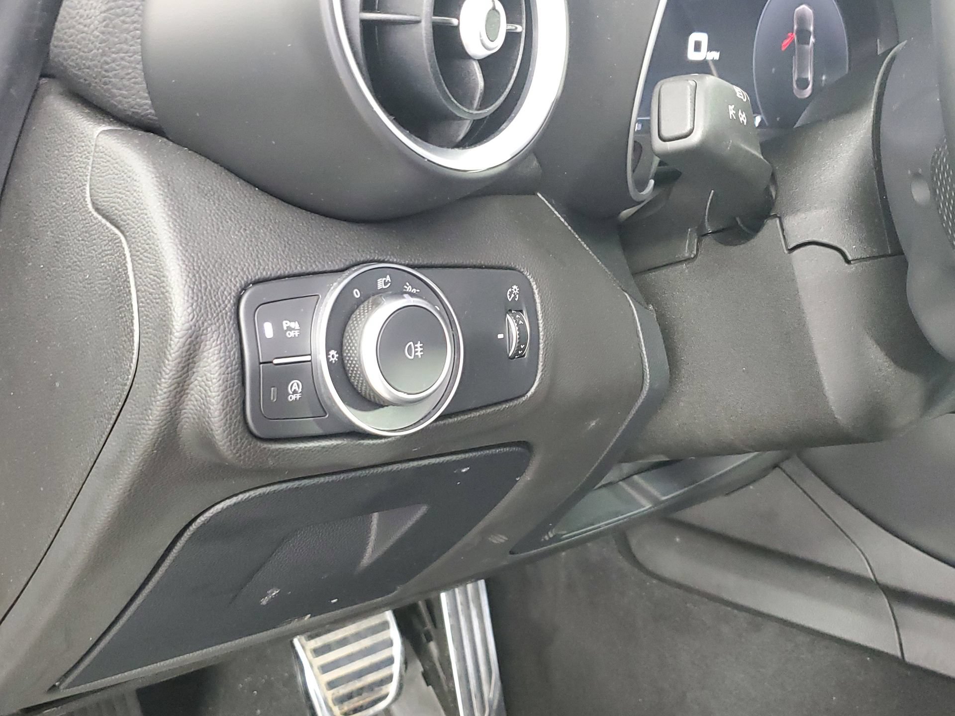 Used 2024 Alfa Romeo Giulia Ti w/ Active Assist Plus Package AWD/4WD image 45