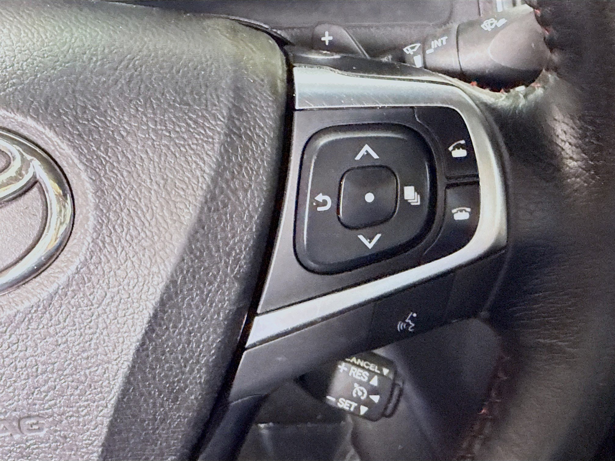 Used 2016 Toyota Camry SE image 15