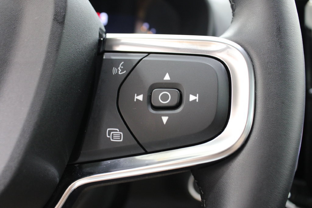 Used 2026 Volvo XC40 B5 Plus AWD/4WD image 28