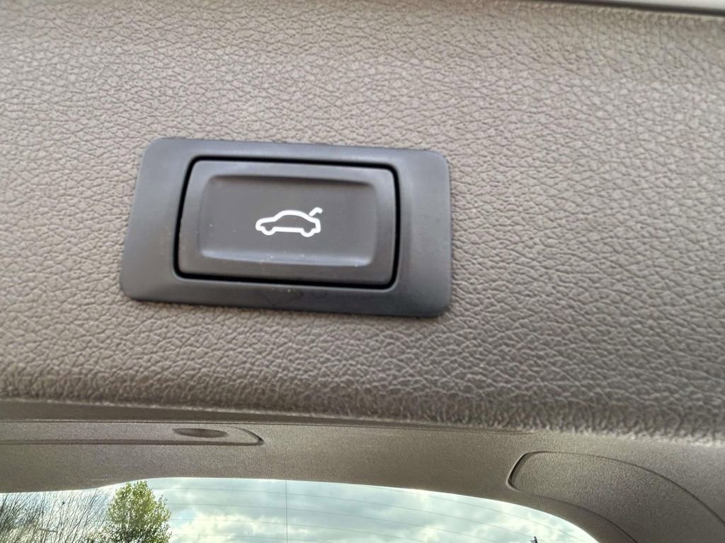 Used 2016 Audi Q5 2.0T Premium Plus w/ Technology Package image 19