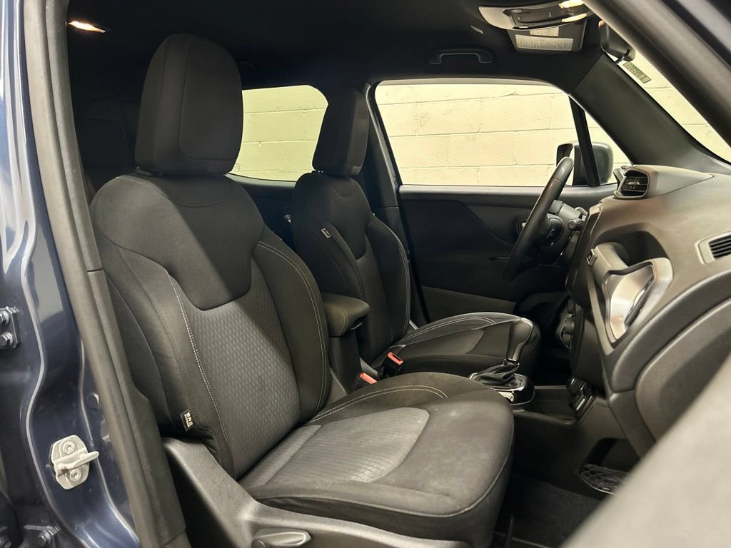 Used 2021 Jeep Renegade Latitude AWD/4WD image 10