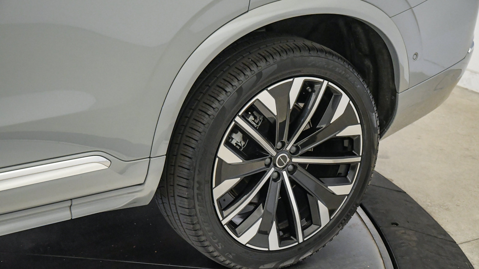 Certified 2026 Volvo XC90 B6 Plus AWD/4WD image 11
