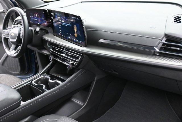 Used 2025 Chevrolet Traverse LT FWD image 36