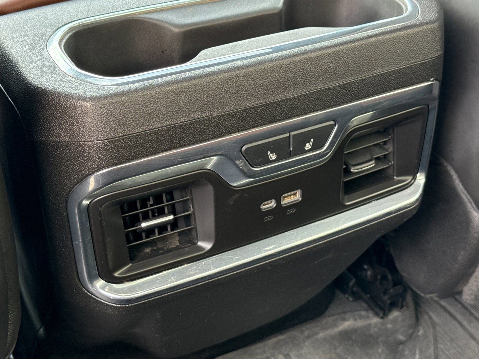 Used 2024 GMC Sierra 3500 Denali Ultimate image 13