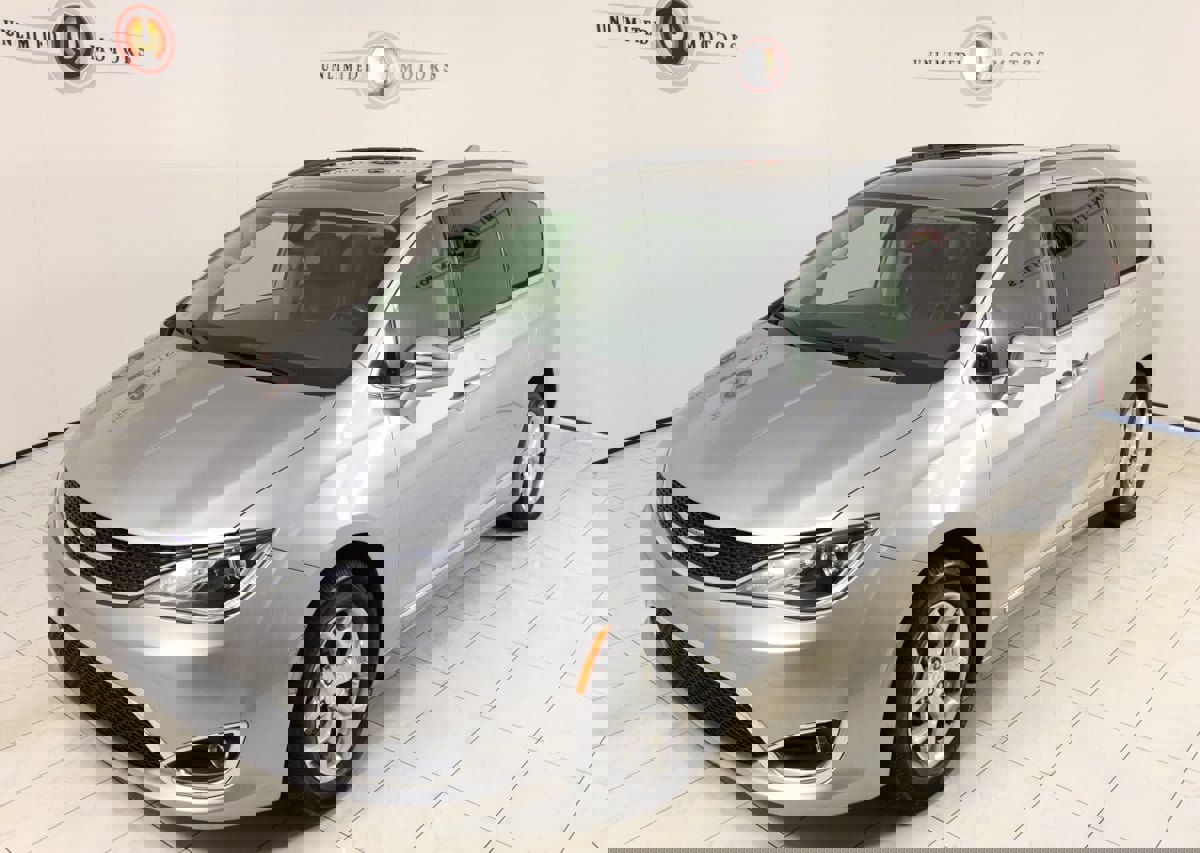 Used 2019 Chrysler Pacifica Limited image 35