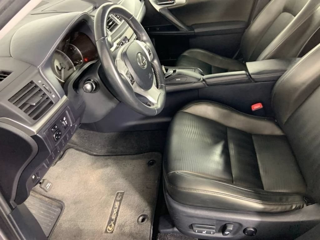Used 2013 Lexus CT 200h w/ Premium Pkg w/Navigation FWD image 23