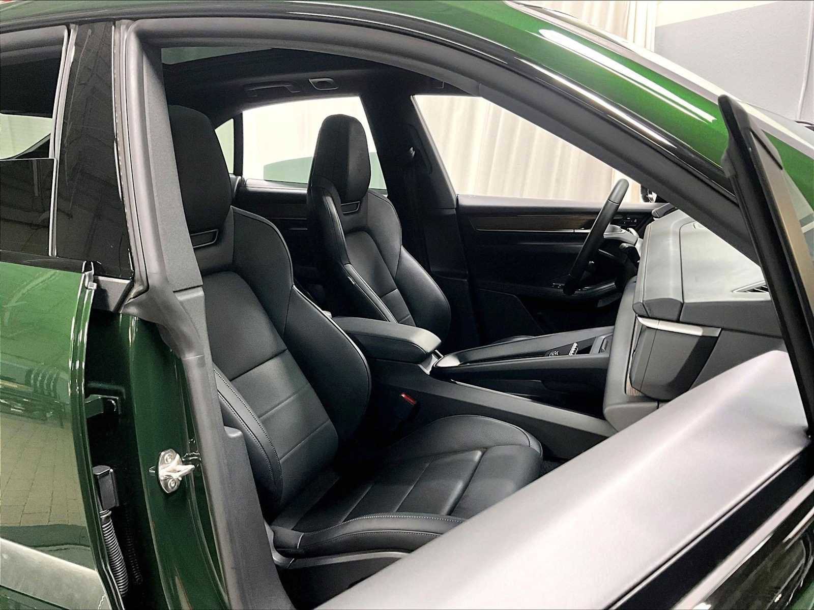 Used 2025 Porsche Macan 4S Electric image 30