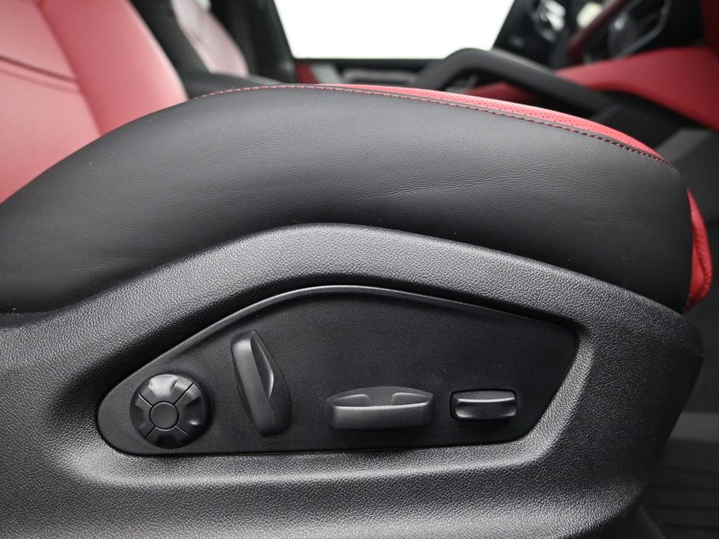 Certified 2026 Porsche Cayenne Coupe image 15