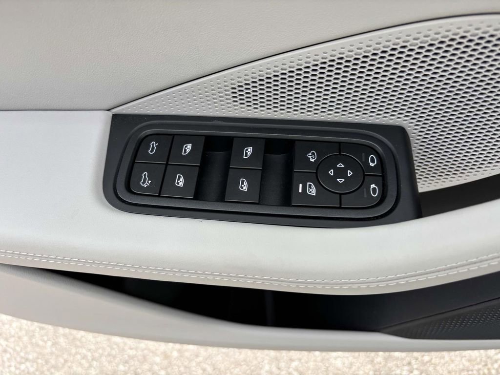 Used 2025 Porsche Macan 4 Electric image 15