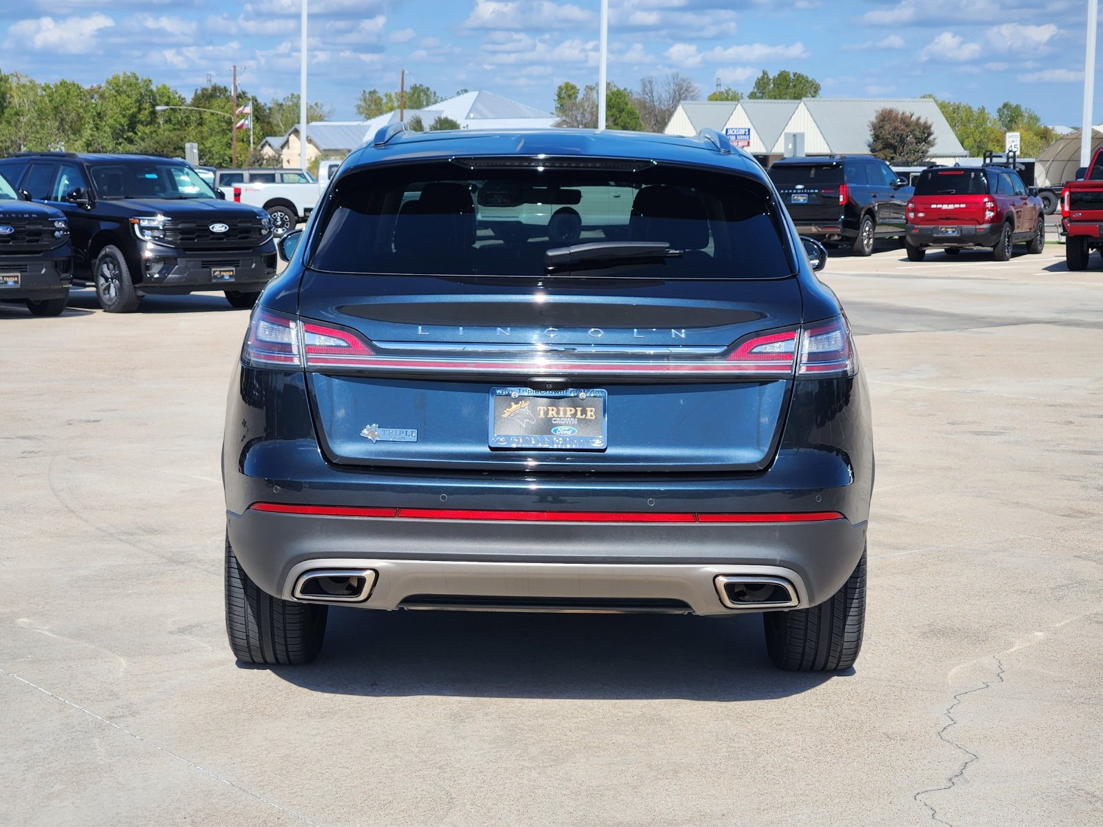Used 2022 Lincoln Nautilus Reserve w/ Equipment Group 201A FWD image 8