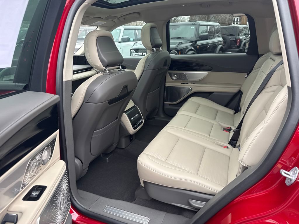 Used 2025 Lincoln Nautilus Reserve image 13