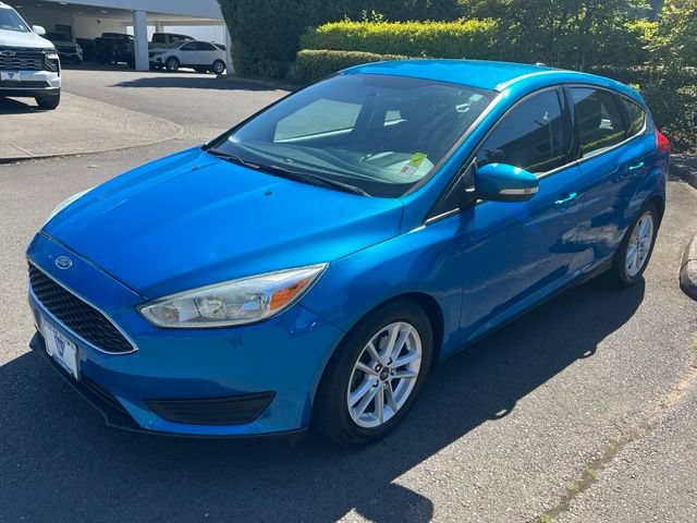 Used 2016 Ford Focus SE w/ SE Cold Weather Package FWD image 3