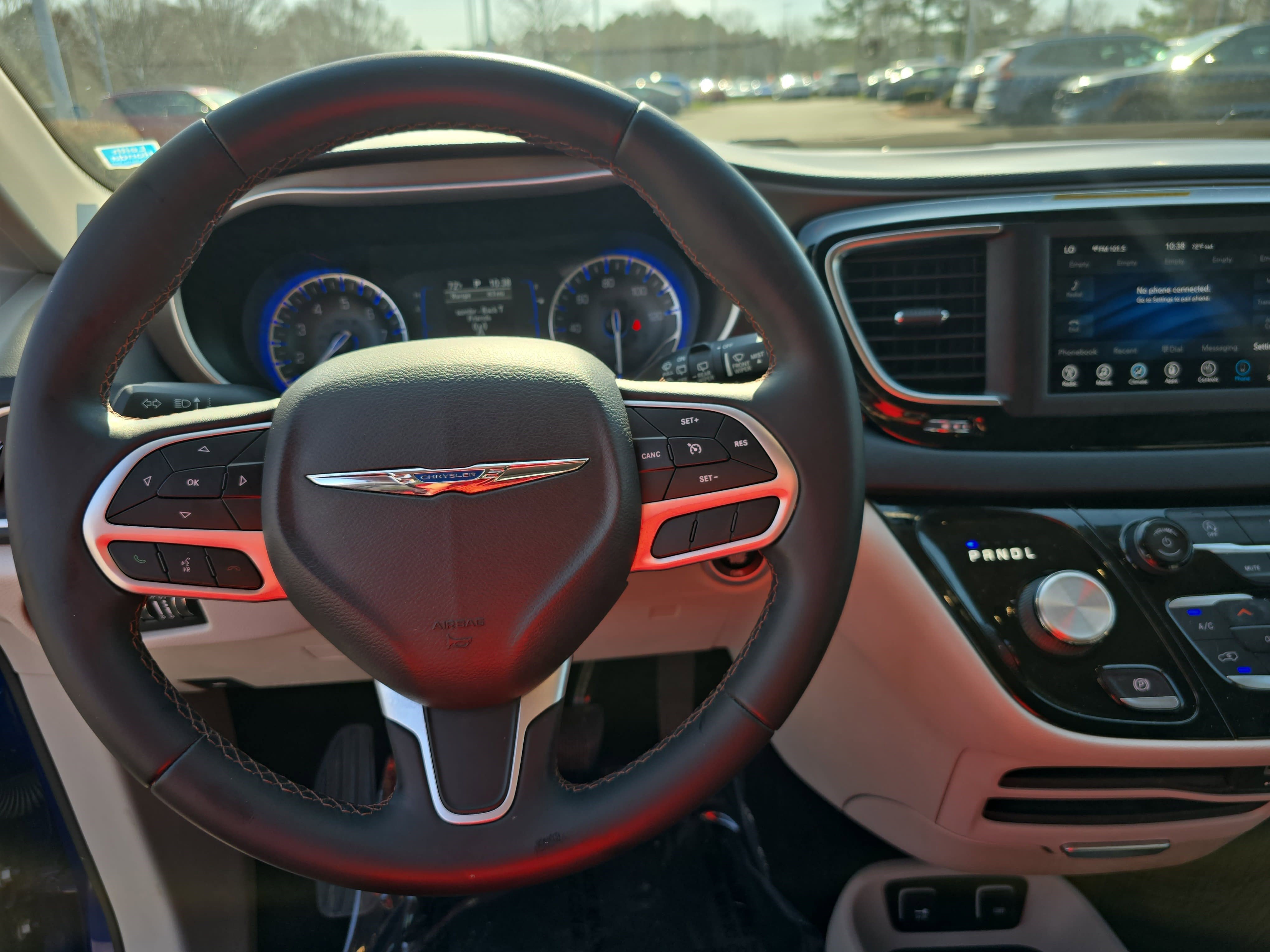 Used 2018 Chrysler Pacifica Touring-L image 17