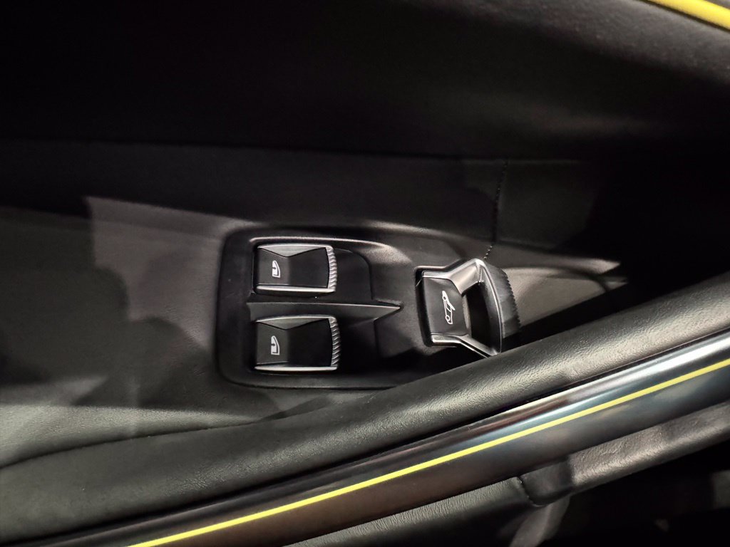 Used 2023 McLaren Artura RWD image 13