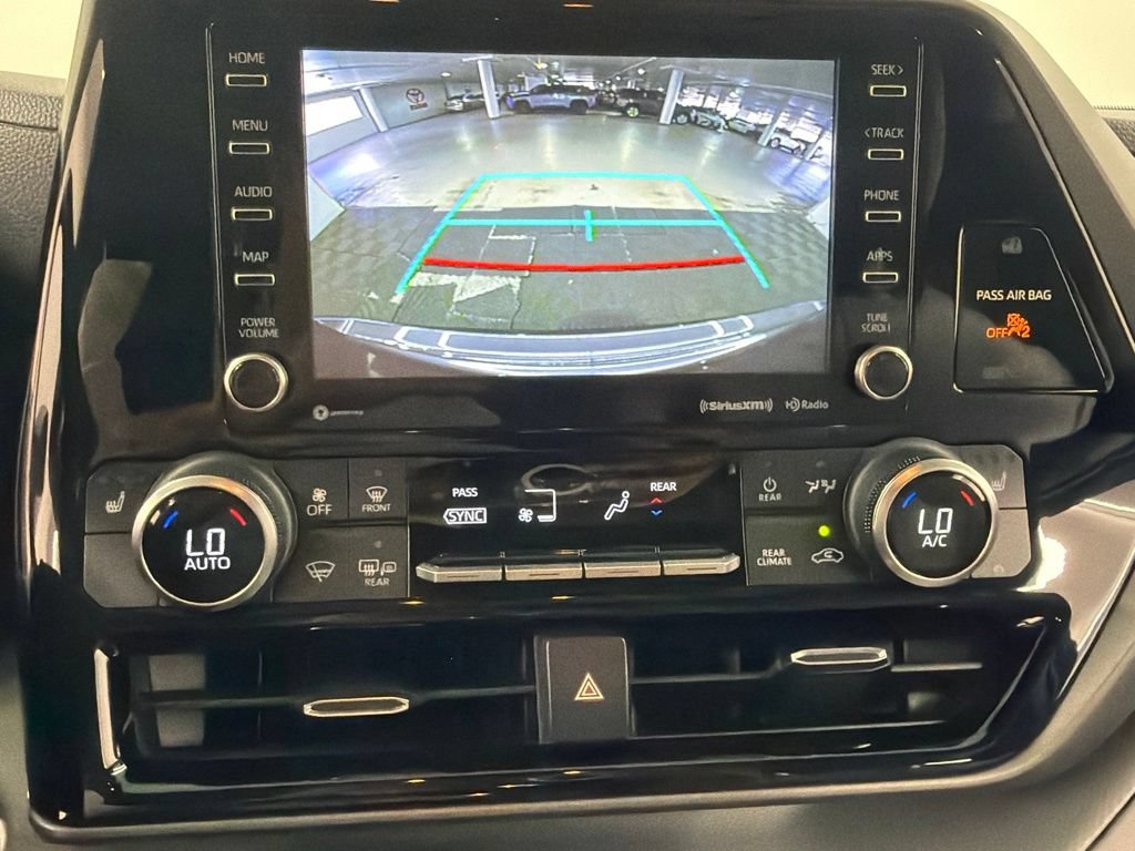 Used 2022 Toyota Highlander XLE FWD image 37