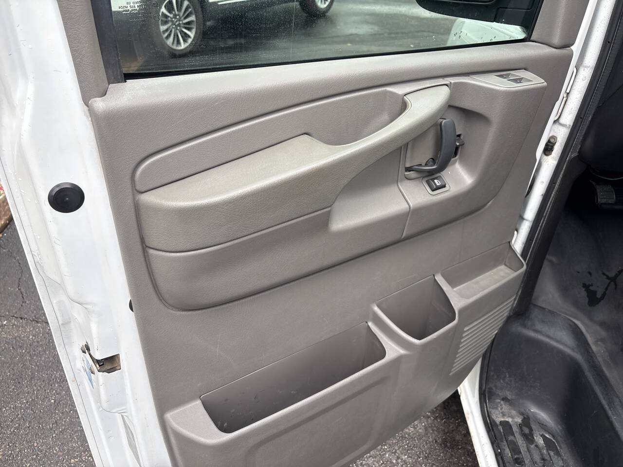 Used 2014 Chevrolet Express 3500 Extended RWD image 16