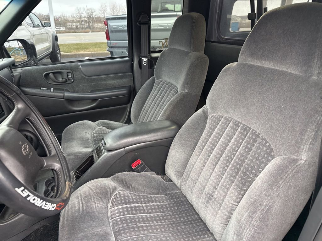 Used 2000 Chevrolet S10 Pickup LS w/ Preferred Equipment Group image 44