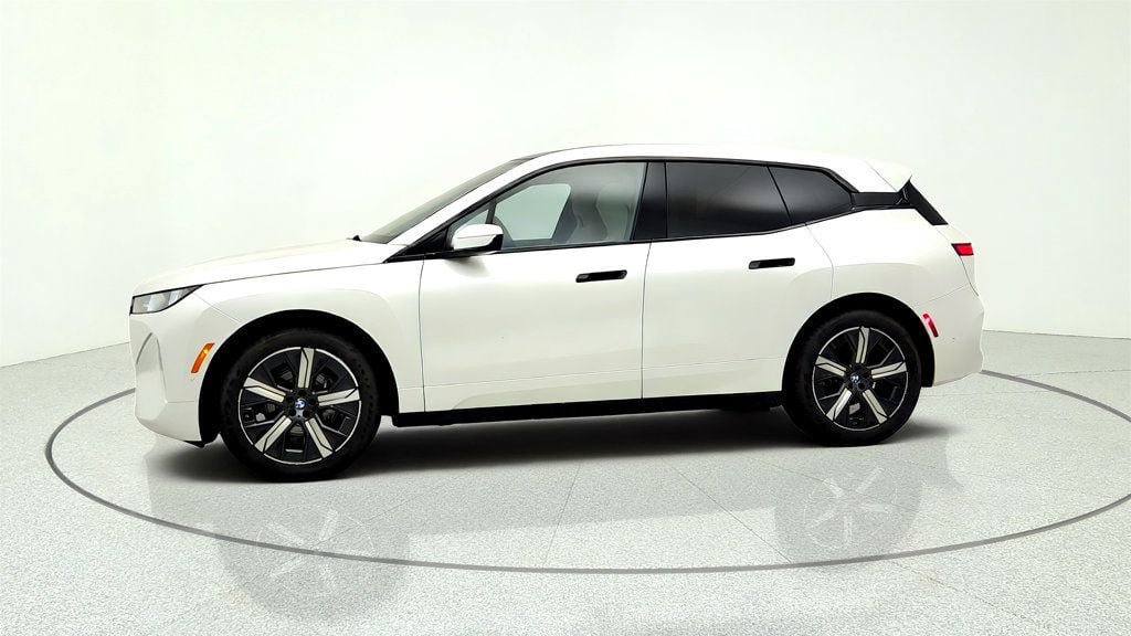 Used 2026 BMW iX xDrive45 w/ Premium Package AWD/4WD image 8