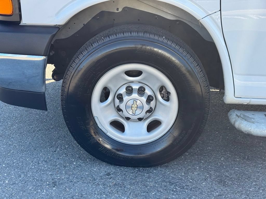 Used 2025 Chevrolet Express 2500 w/ Driver Convenience Package RWD image 3