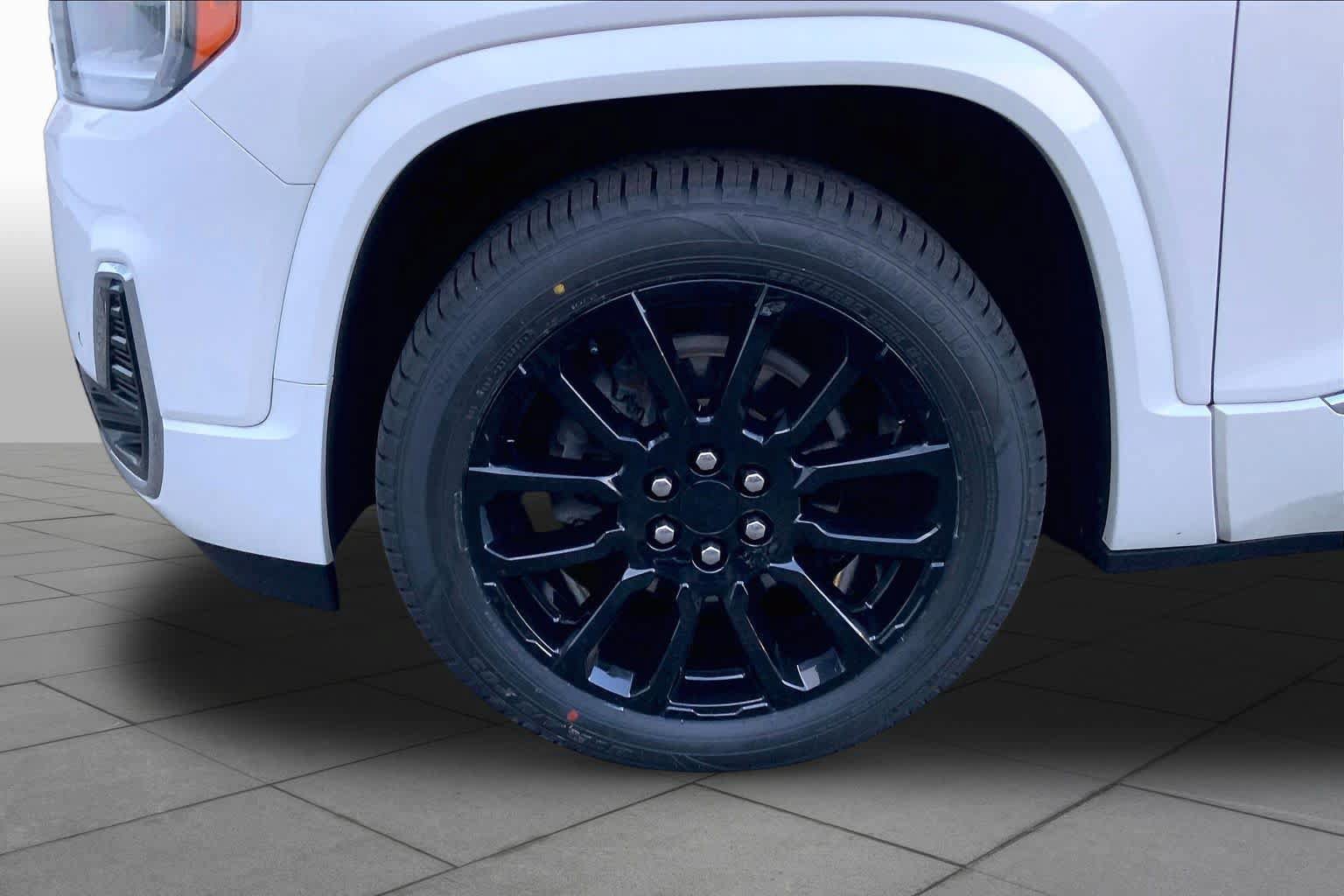 Used 2023 GMC Acadia Denali w/ Denali Ultimate Package AWD/4WD image 11