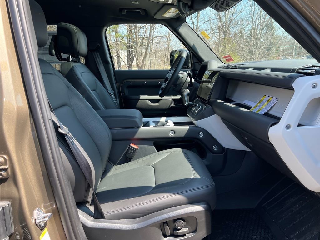 New 2026 Land Rover Defender 110 X-Dynamic SE AWD/4WD image 28