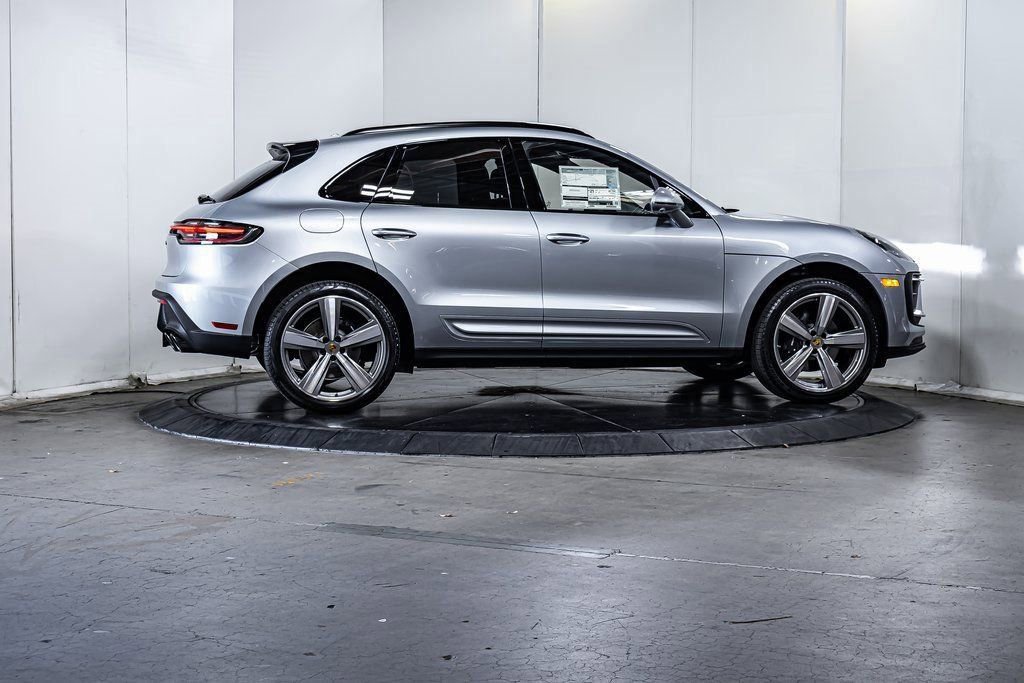 Certified 2025 Porsche Macan image 8