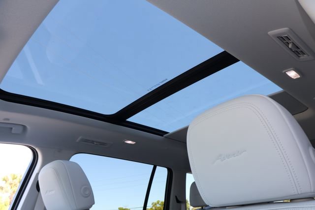 New 2026 Buick Enclave Avenir w/ Super Cruise Package FWD image 28