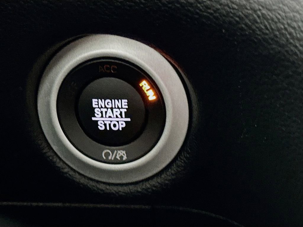 Certified 2025 Chrysler Pacifica Select image 19