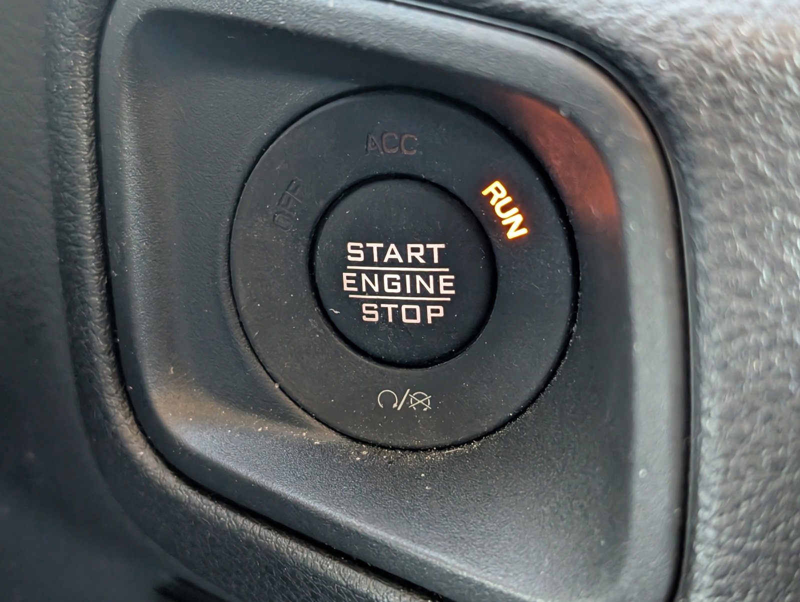 Used 2024 Jeep Gladiator Sport image 9