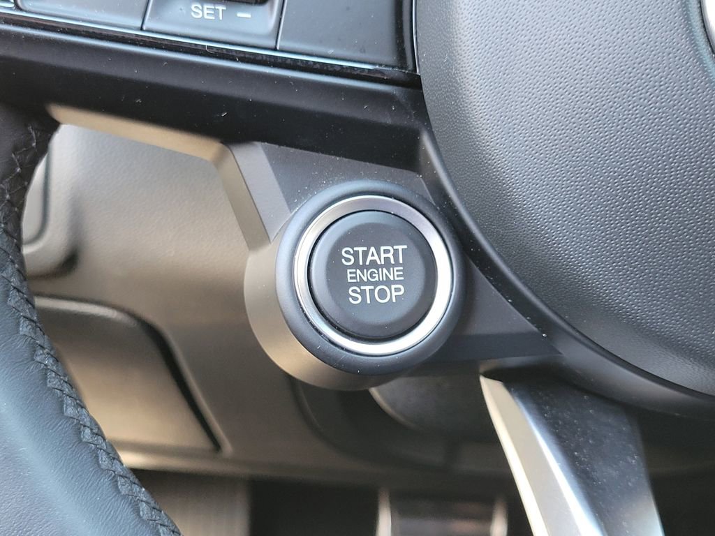 Used 2024 Alfa Romeo Giulia Sprint RWD image 12