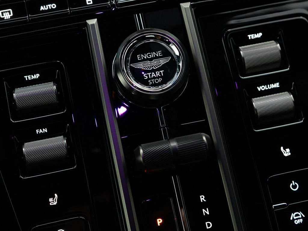 Used 2026 Aston Martin V8 Vantage Coupe RWD image 28
