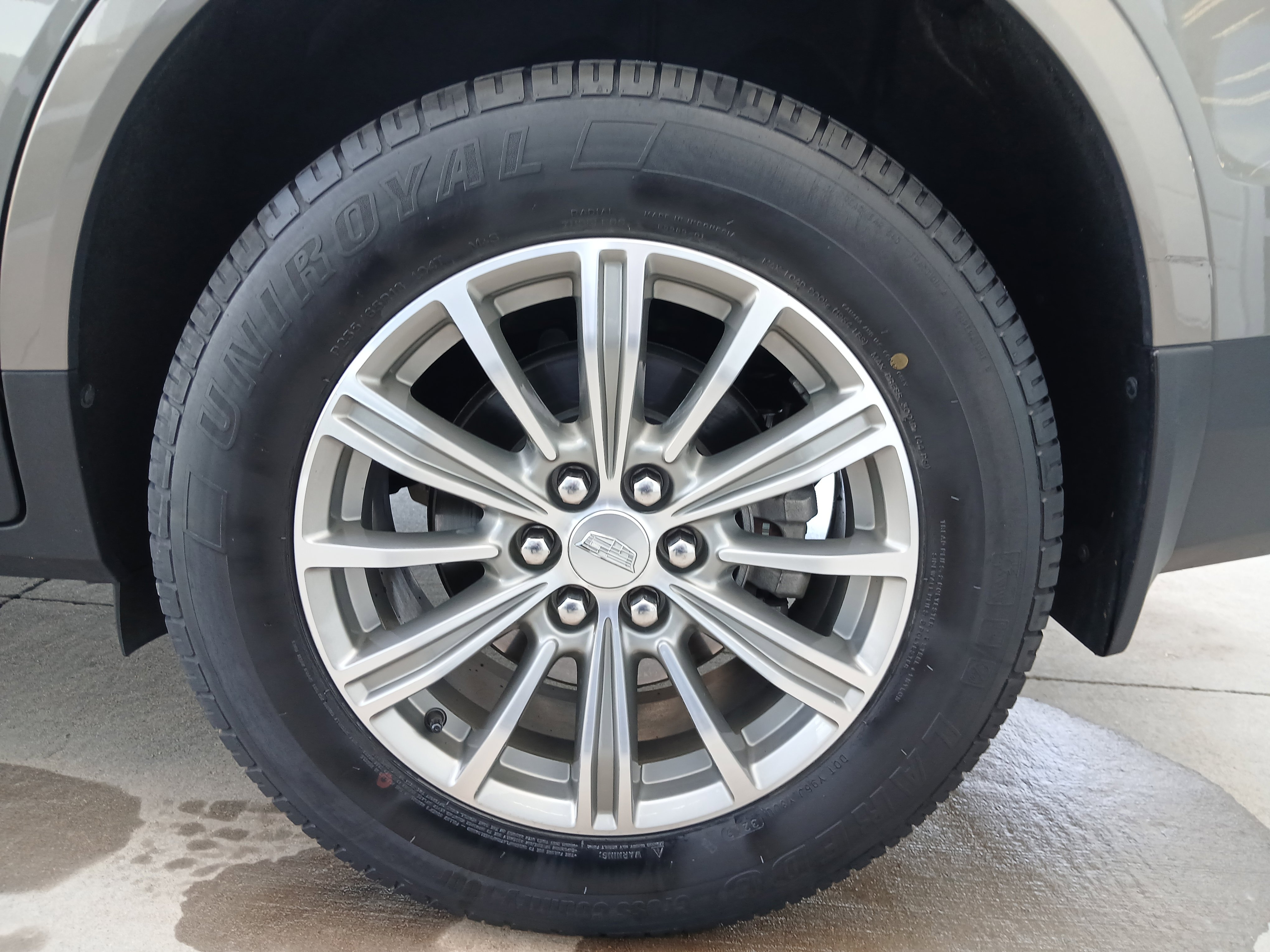 Used 2017 Cadillac XT5 Luxury w/ Driver Awareness Package AWD/4WD image 16