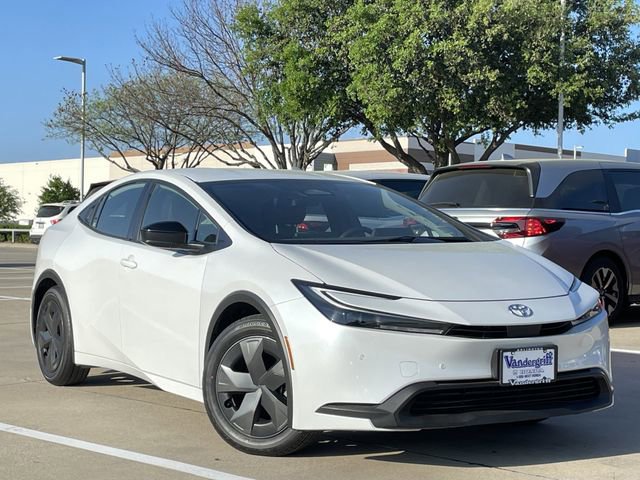 Used 2025 Toyota Prius LE image 2