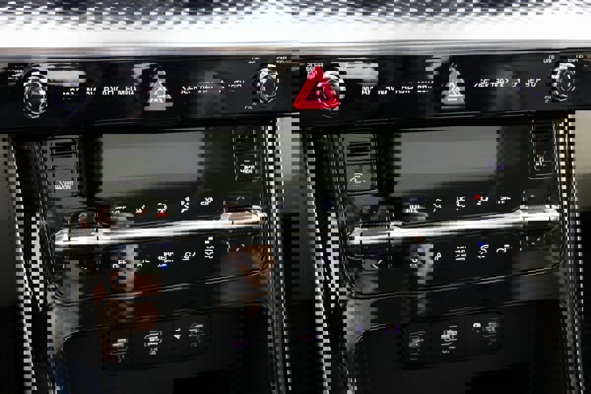 Used 2024 Kia Carnival SX Prestige image 30