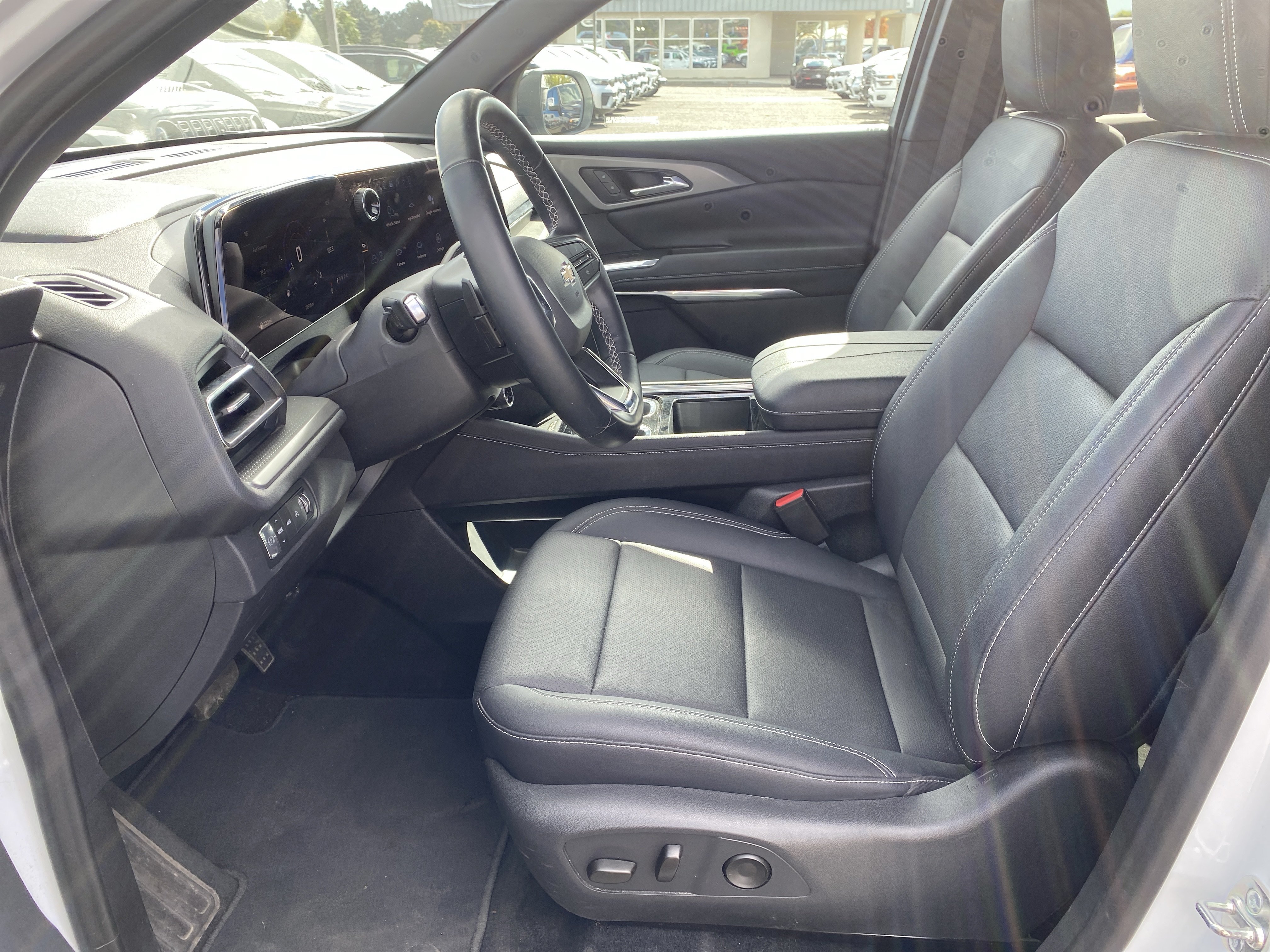 Used 2026 Chevrolet Traverse LT AWD/4WD image 11