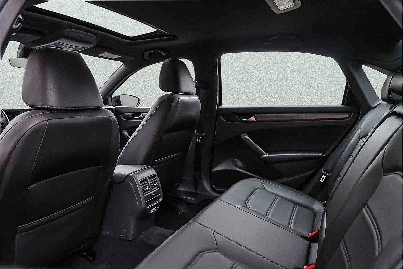 Used 2021 Volkswagen Passat 2.0T R-Line image 22