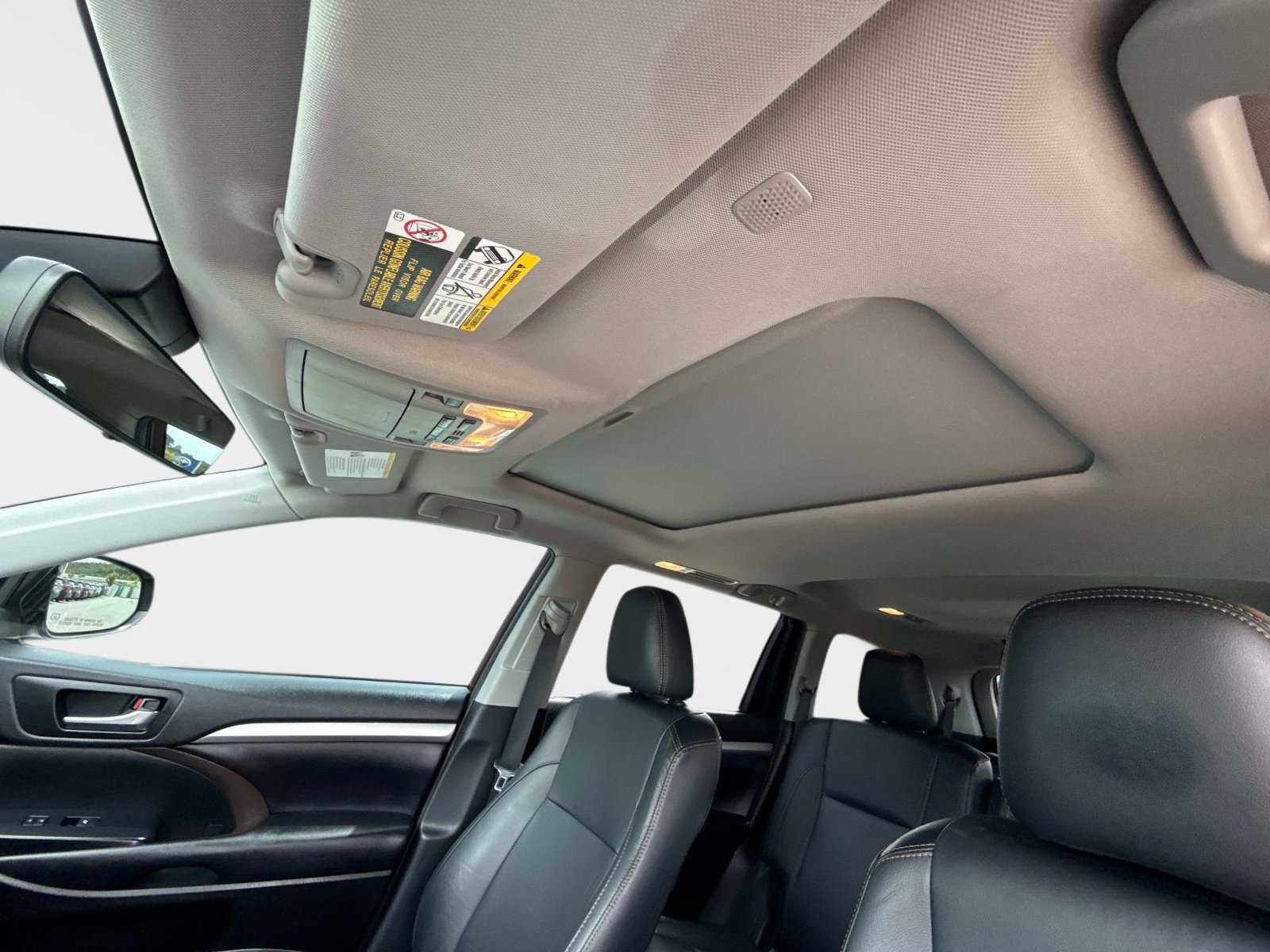Used 2019 Toyota Highlander XLE AWD/4WD image 35