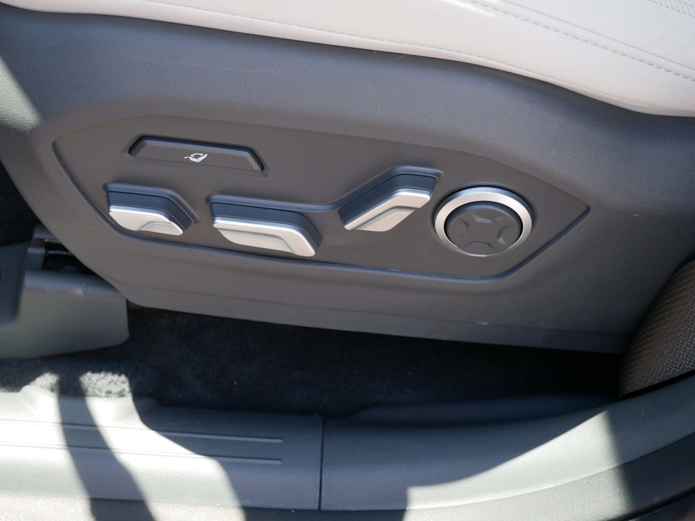 Used 2025 Hyundai Santa Fe Calligraphy AWD/4WD image 19